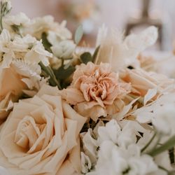 vackra blommor till bröllopet